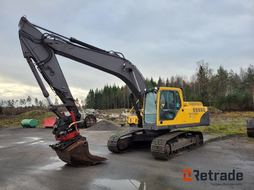 Grävmaskin Volvo EC 240B NLC med tiltrotator och redskap - Строительная техника: фото 1 Grävmaskin Volvo EC 240B NLC med tiltrotator och redskap - Строительная техника: фото 1