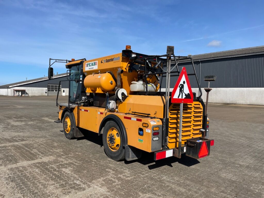 SuperiorRoads Python 5000+ Pothole Patcher - Асфальтоукладчик: фото 4 SuperiorRoads Python 5000+ Pothole Patcher - Асфальтоукладчик: фото 4