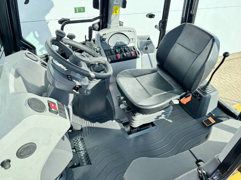 Cat 424 4WD - Hammer Lines / Airco / Side Shift - Экскаватор-погрузчик: фото 5 Cat 424 4WD - Hammer Lines / Airco / Side Shift - Экскаватор-погрузчик: фото 5