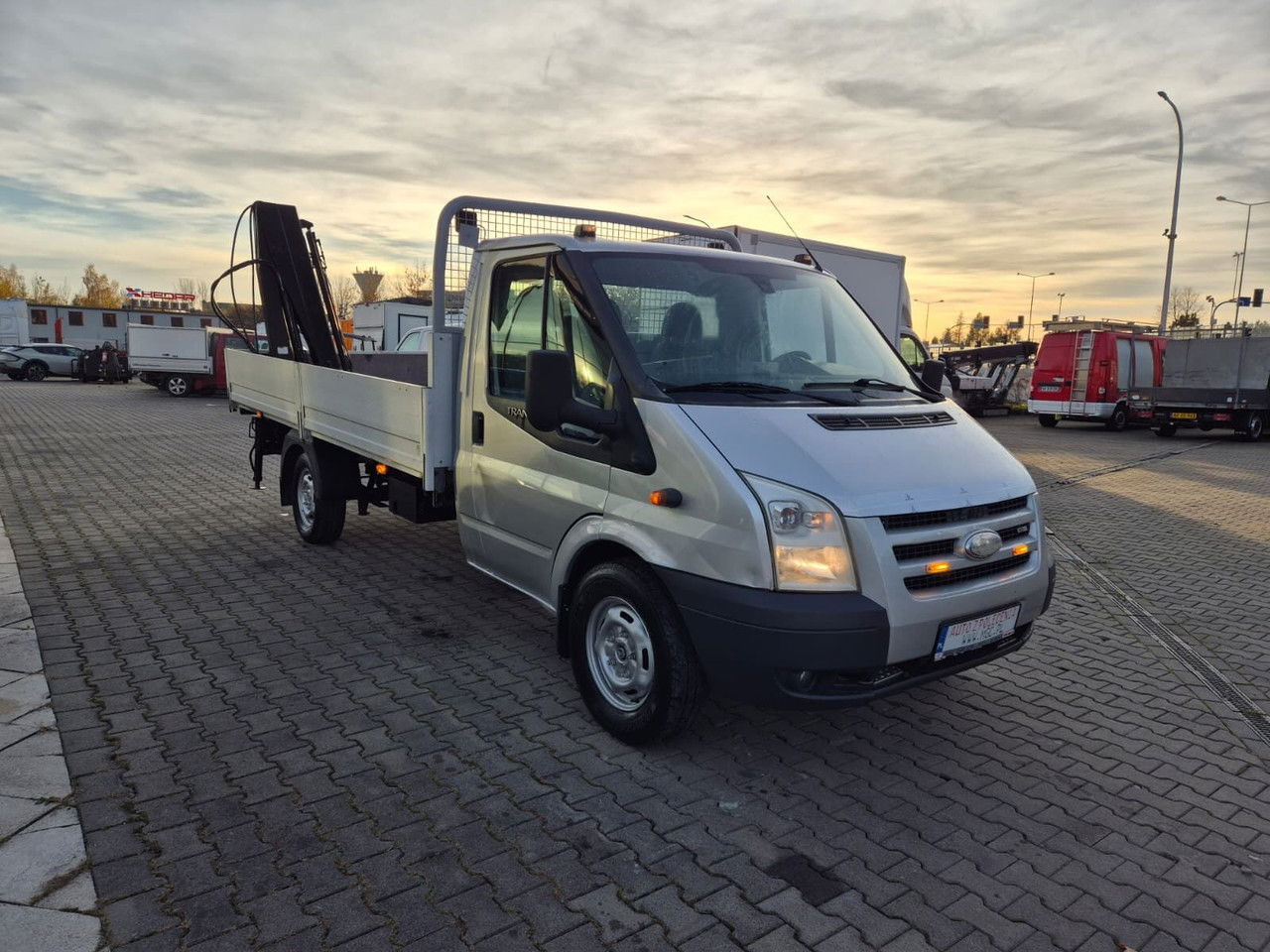 Ford Transit 350 2.4 TDCi / Very Strong Hiab / 1 Owner / Serviced - Малотоннажный бортовой грузовик: фото 4 Ford Transit 350 2.4 TDCi / Very Strong Hiab / 1 Owner / Serviced - Малотоннажный бортовой грузовик: фото 4