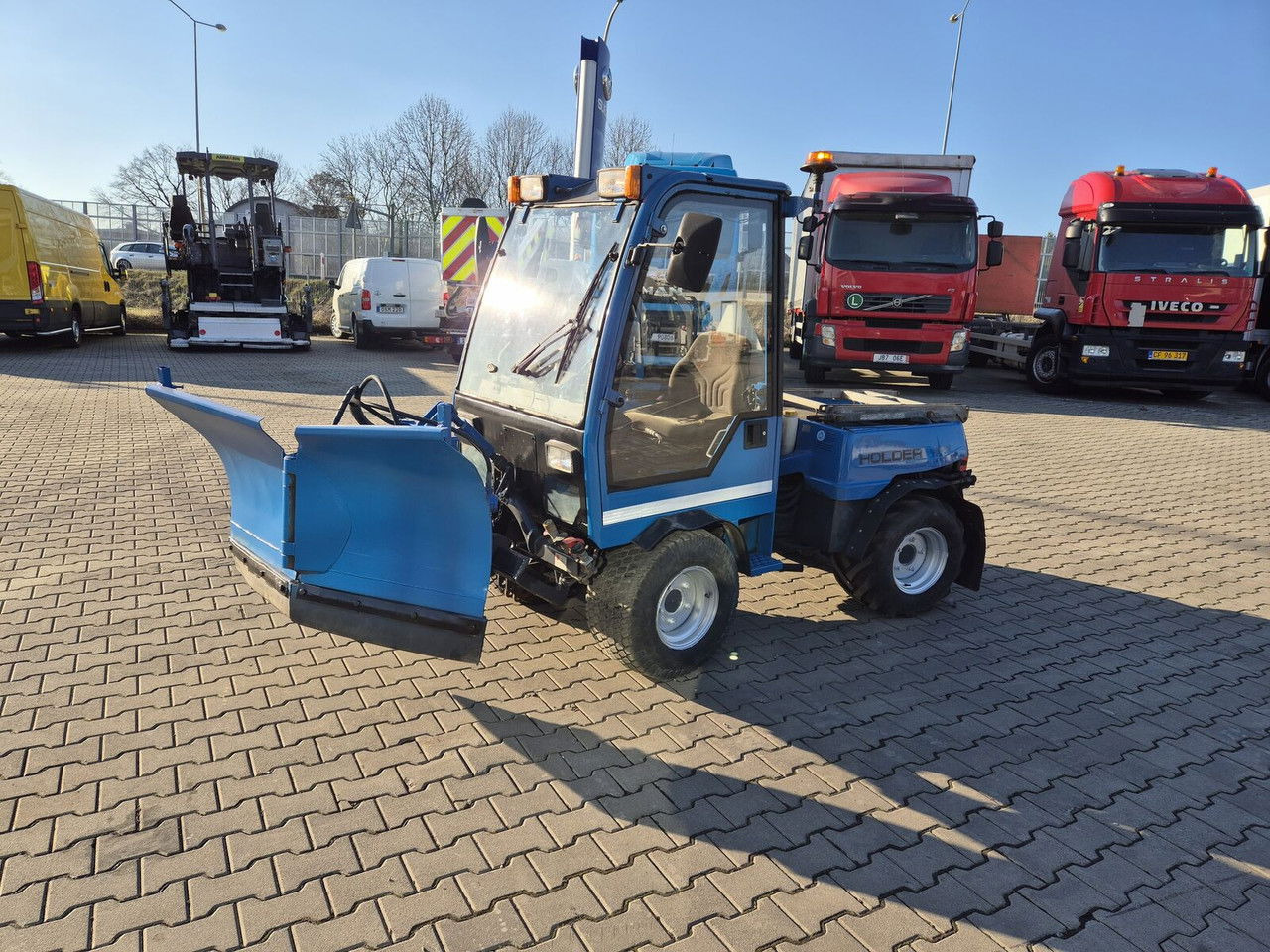Holder C245 4WD / Tool carrier / Snow plow / PTO Front AN D Rear / 4X4 / - Коммунальный трактор: фото 1 Holder C245 4WD / Tool carrier / Snow plow / PTO Front AN D Rear / 4X4 / - Коммунальный трактор: фото 1