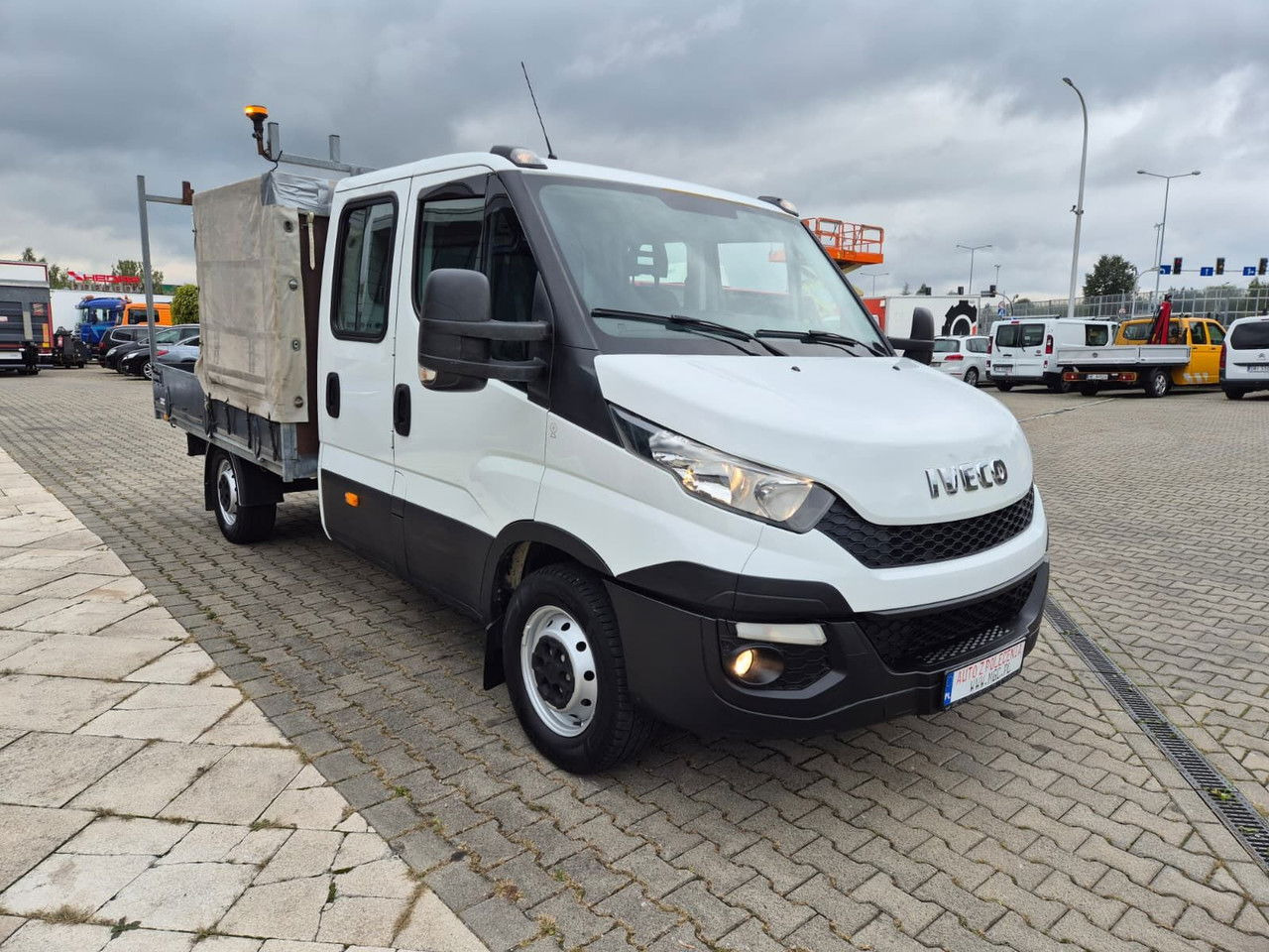 Iveco Daily 35 35S15 / Doka / 1 Owner / LOW KM / 7 Seats - Малотоннажный бортовой грузовик: фото 4 Iveco Daily 35 35S15 / Doka / 1 Owner / LOW KM / 7 Seats - Малотоннажный бортовой грузовик: фото 4