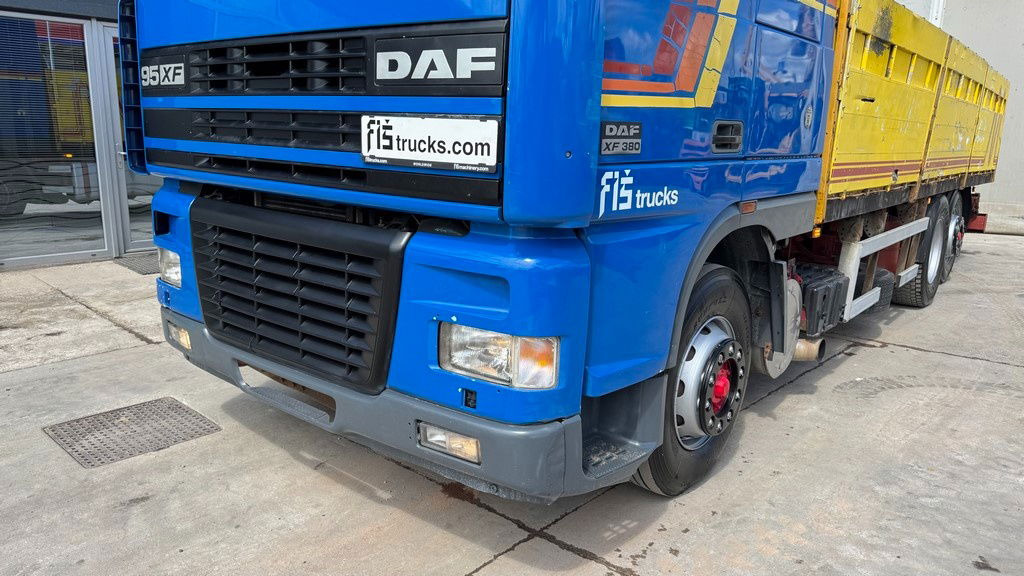 DAF XF 95.380 6X2 stake body - air condition - Грузовик бортовой/ Платформа: фото 2 DAF XF 95.380 6X2 stake body - air condition - Грузовик бортовой/ Платформа: фото 2