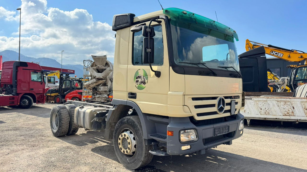 Mercedes-Benz 1832 4x2 chassis - motor brake - full spring - Грузовик-шасси: фото 3 Mercedes-Benz 1832 4x2 chassis - motor brake - full spring - Грузовик-шасси: фото 3