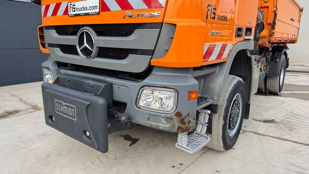Mercedes-Benz Actros 1832 AK tipper 4x4 - crane Fassi 9.2M - remote control - Самосвал: фото 2 Mercedes-Benz Actros 1832 AK tipper 4x4 - crane Fassi 9.2M - remote control - Самосвал: фото 2
