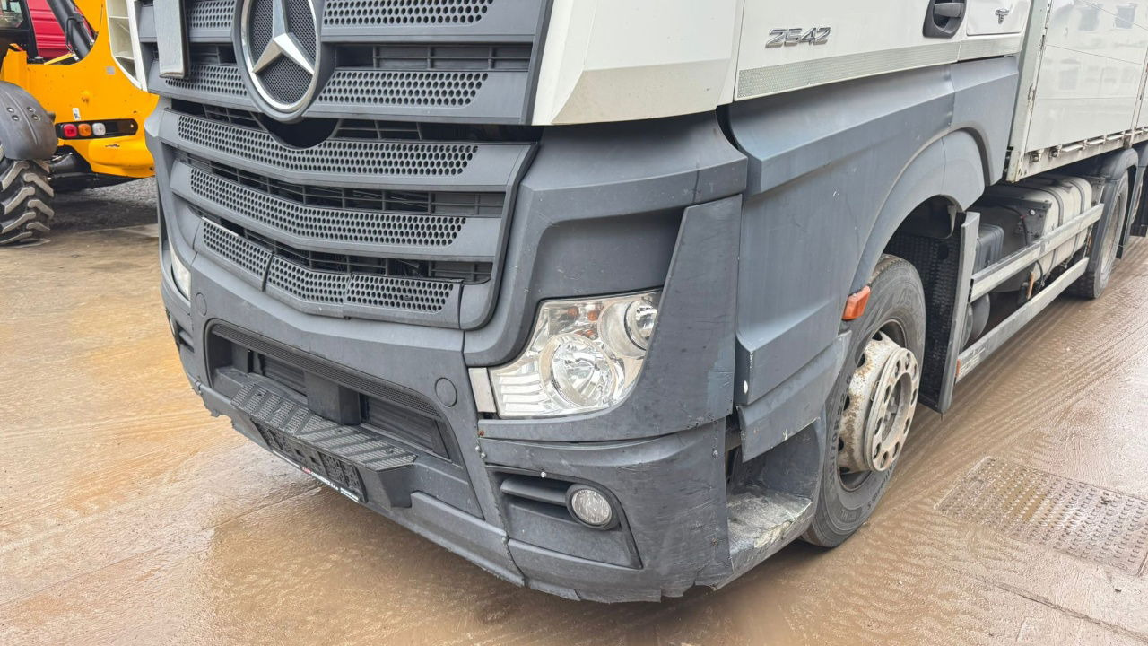 Mercedes-Benz Actros 2542 6X2 stake body - Crane PK 22.001L - lifting axle - Грузовик бортовой/ Платформа, Автоманипулятор: фото 2 Mercedes-Benz Actros 2542 6X2 stake body - Crane PK 22.001L - lifting axle - Грузовик бортовой/ Платформа, Автоманипулятор: фото 2