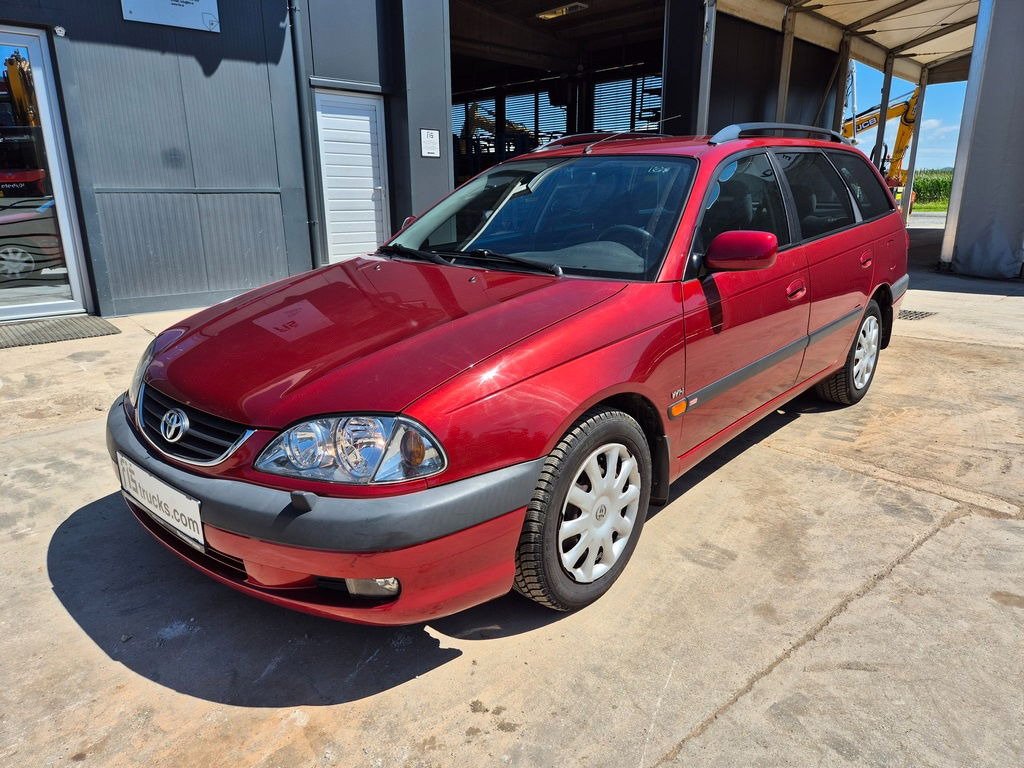 Универсал Toyota Avensis 1.8 - Petrol - 5 Doors - AC: фото 1