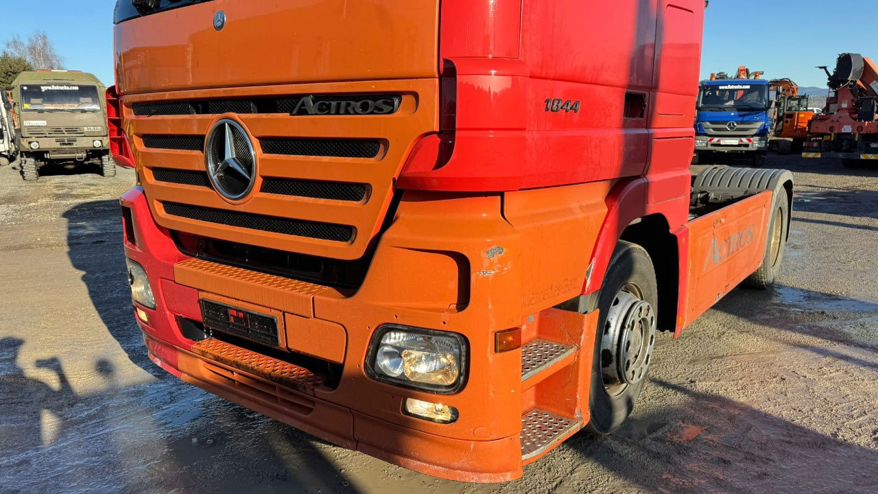 Mercedes-Benz Actros 1844 LS 4x2 tractor unit - retarder - Тягач: фото 2 Mercedes-Benz Actros 1844 LS 4x2 tractor unit - retarder - Тягач: фото 2