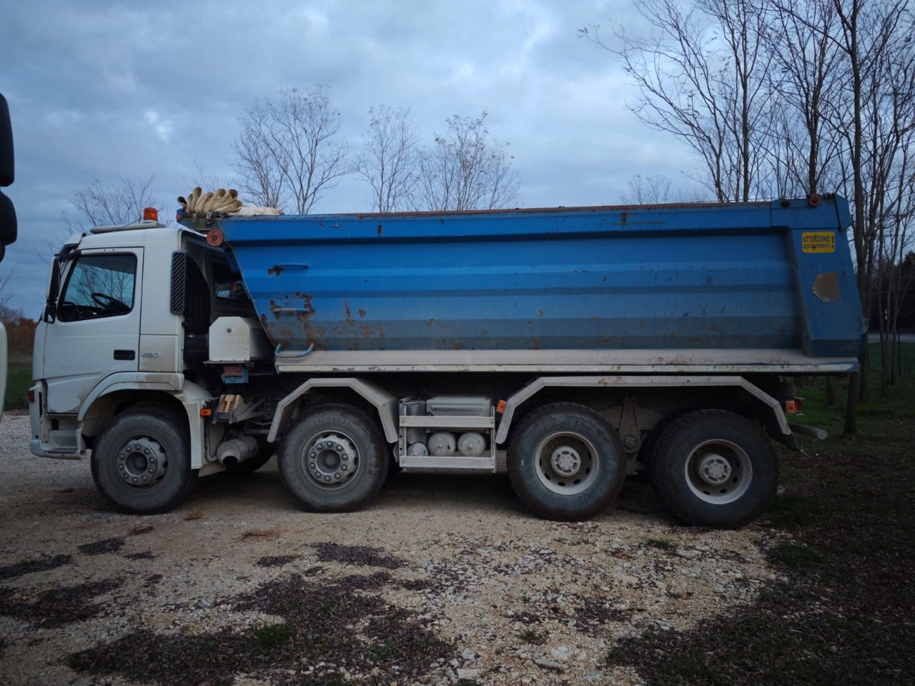 Volvo FM 480 8x4 mulda tipper - euro 3 - hydraulic back side - Самосвал: фото 5 Volvo FM 480 8x4 mulda tipper - euro 3 - hydraulic back side - Самосвал: фото 5