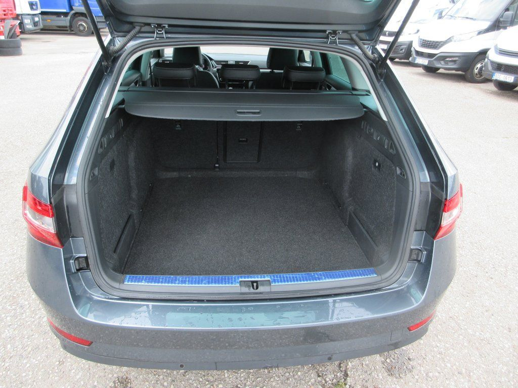 Универсал Skoda 2.0 Tdi  Style: фото 9