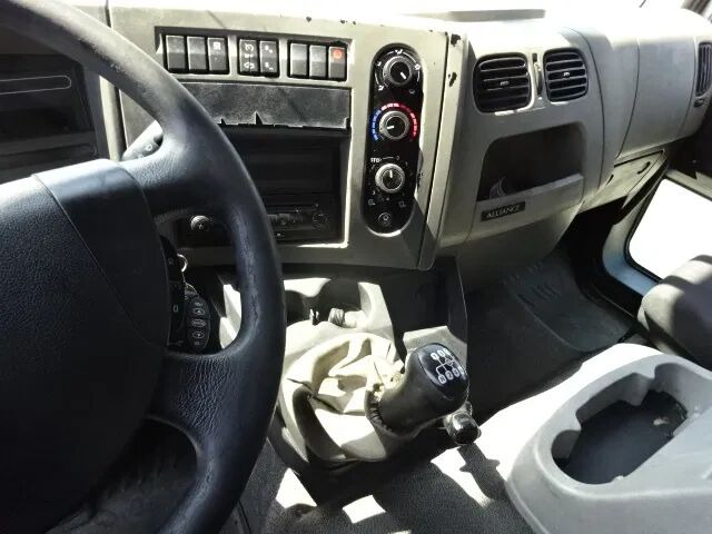 Renault Midlum 270 dxi - manual gearbox / steel suspension lames - Грузовик с закрытым кузовом: фото 4 Renault Midlum 270 dxi - manual gearbox / steel suspension lames - Грузовик с закрытым кузовом: фото 4