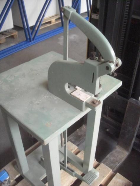Constantin Hang Riveting / Oiling Machine - Печатное оборудование: фото 2 Constantin Hang Riveting / Oiling Machine - Печатное оборудование: фото 2