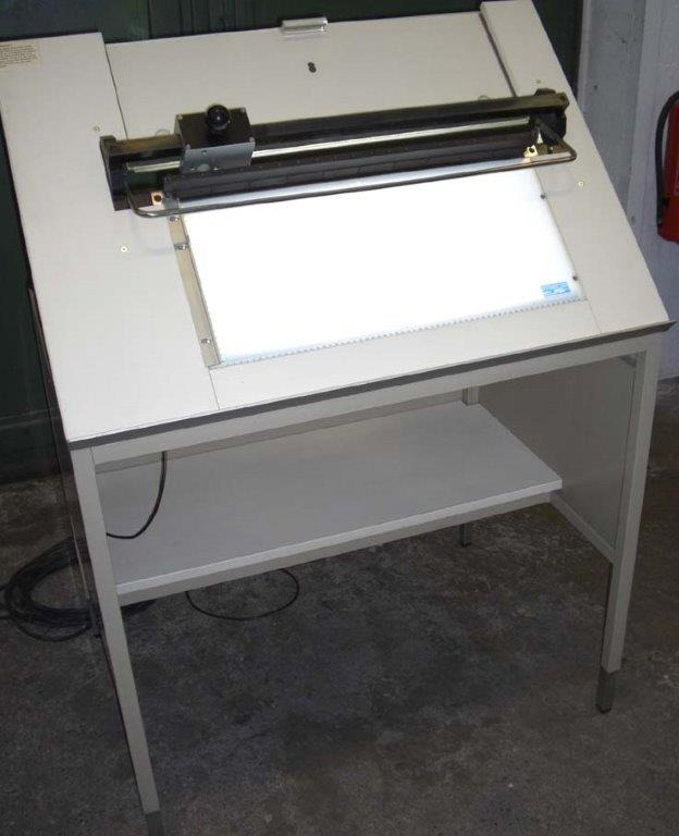 Mega steel cutter 699-2 on light table with waste box - Бумагорезательная машина: фото 1 Mega steel cutter 699-2 on light table with waste box - Бумагорезательная машина: фото 1
