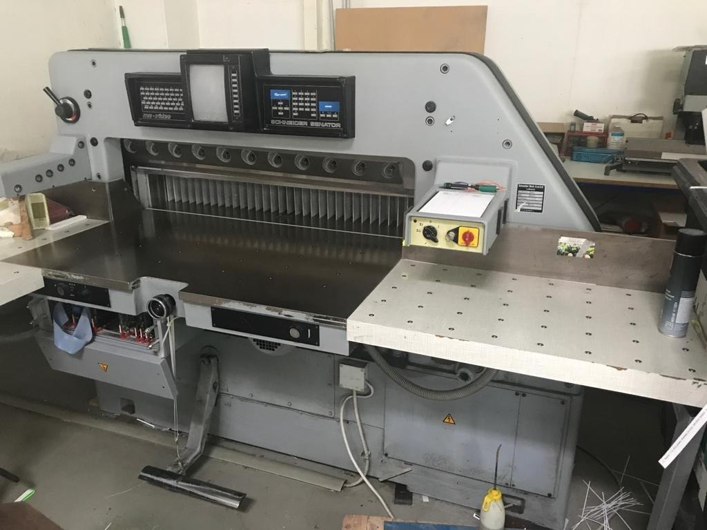 Schneider SENATOR cutting machine 115 MC - Бумагорезательная машина: фото 1 Schneider SENATOR cutting machine 115 MC - Бумагорезательная машина: фото 1