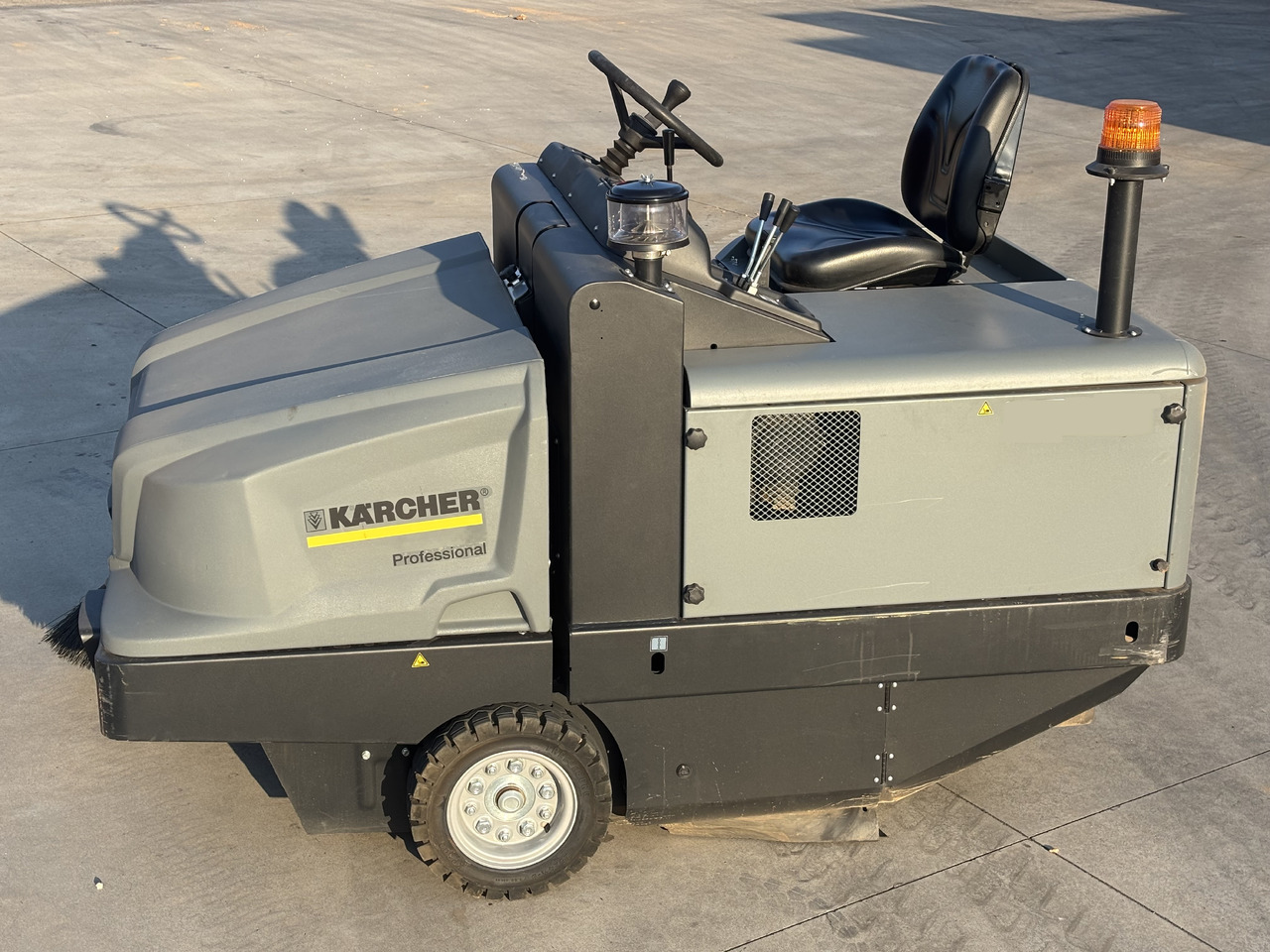 KARCHER 120 - Подметально-уборочная машина: фото 1 KARCHER 120 - Подметально-уборочная машина: фото 1