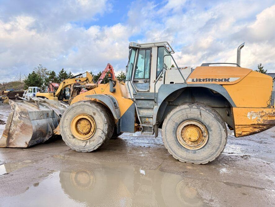 Liebherr L564 - Колёсный погрузчик: фото 2 Liebherr L564 - Колёсный погрузчик: фото 2