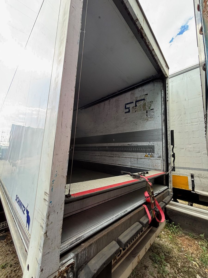 Schmitz Cargobull SKO18/L-13 Luft/Scheibenbremse - Полуприцеп-фургон: фото 3 Schmitz Cargobull SKO18/L-13 Luft/Scheibenbremse - Полуприцеп-фургон: фото 3