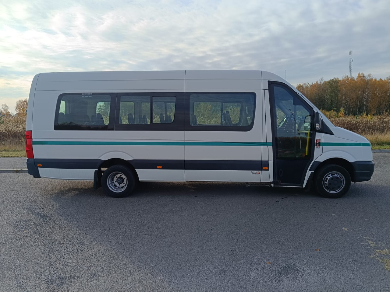 VOLKSWAGEN CRAFTER 23 OSOBY KLIMA WEBASTO KAMERA RETARDER HAK EURO5 - Туристический автобус: фото 2 VOLKSWAGEN CRAFTER 23 OSOBY KLIMA WEBASTO KAMERA RETARDER HAK EURO5 - Туристический автобус: фото 2