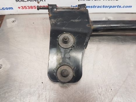 Claas Arion 640, 500, 600 Hexashift, Cmatic, Cab Door Hinge Support 0021536290 - Дверь и запчасти для Тракторов: фото 2 Claas Arion 640, 500, 600 Hexashift, Cmatic, Cab Door Hinge Support 0021536290 - Дверь и запчасти для Тракторов: фото 2