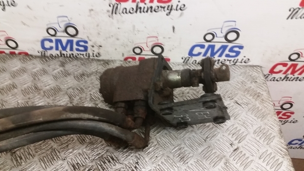 Ford 30, 10 S 4630 Danfoss Steering Motor Valve 83986295, E9223a244ba, 150n1260 - Рулевое управление для Тракторов: фото 2 Ford 30, 10 S 4630 Danfoss Steering Motor Valve 83986295, E9223a244ba, 150n1260 - Рулевое управление для Тракторов: фото 2
