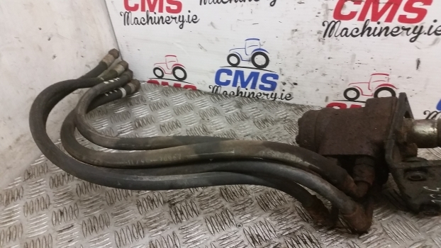 Ford 30, 10 S 4630 Danfoss Steering Motor Valve 83986295, E9223a244ba, 150n1260 - Рулевое управление для Тракторов: фото 4 Ford 30, 10 S 4630 Danfoss Steering Motor Valve 83986295, E9223a244ba, 150n1260 - Рулевое управление для Тракторов: фото 4
