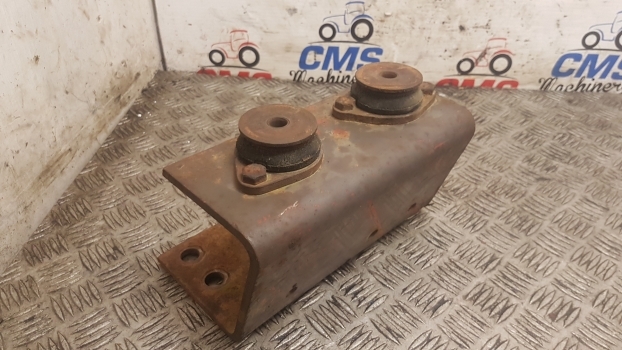 Massey Ferguson 690, 698, 699 Cab Suspension Bracket Mounting Lhs 1680876m91 - Подвеска кабины для Тракторов: фото 3 Massey Ferguson 690, 698, 699 Cab Suspension Bracket Mounting Lhs 1680876m91 - Подвеска кабины для Тракторов: фото 3