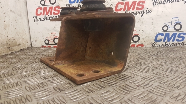 Massey Ferguson 690, 698, 699 Cab Suspension Bracket Mounting Lhs 1680876m91 - Подвеска кабины для Тракторов: фото 2 Massey Ferguson 690, 698, 699 Cab Suspension Bracket Mounting Lhs 1680876m91 - Подвеска кабины для Тракторов: фото 2