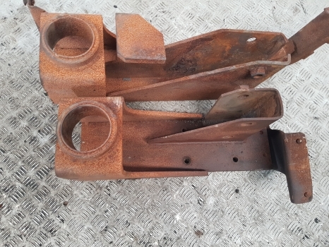 New Holland Case T7, Puma T7.225 Cab Suspension Bracket Support Lhs Rhs 84353071 - Подвеска кабины для Тракторов: фото 2 New Holland Case T7, Puma T7.225 Cab Suspension Bracket Support Lhs Rhs 84353071 - Подвеска кабины для Тракторов: фото 2