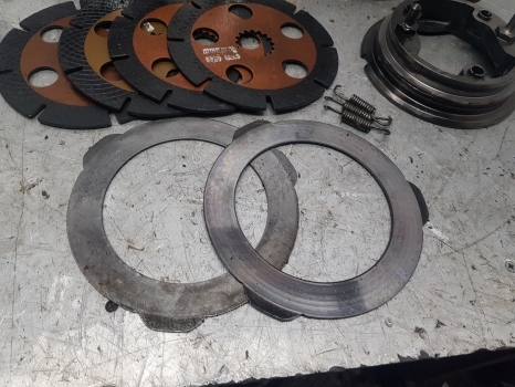 New Holland Lm435a Dana Spicer Brake Actuator Disc Kit 112.07.610.02; 85813919 - Тормозной диск для Телескопических погрузчиков: фото 2 New Holland Lm435a Dana Spicer Brake Actuator Disc Kit 112.07.610.02; 85813919 - Тормозной диск для Телескопических погрузчиков: фото 2