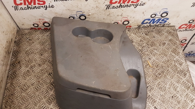New Holland T6000, T7000, Tsa Series T6050 Tool Box 82031620, 82031609 - Кабина и интерьер: фото 2 New Holland T6000, T7000, Tsa Series T6050 Tool Box 82031620, 82031609 - Кабина и интерьер: фото 2