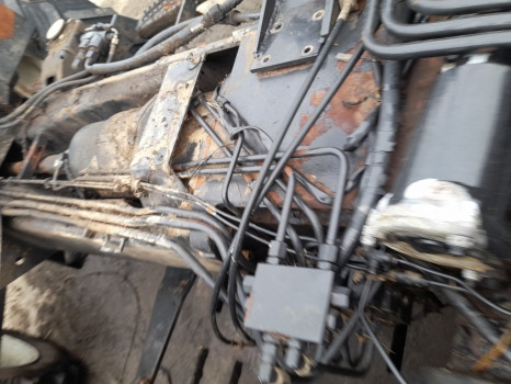 Детали тормозной системы Valtra 6100, 6200, 6300, 6400 Trailer Brake Valve V32436120: фото 9