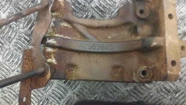 New Holland T5.100. T5.110, T5.120 Air Compressor Bracket 47563840 - Запчасти для Тракторов: фото 4 New Holland T5.100. T5.110, T5.120 Air Compressor Bracket 47563840 - Запчасти для Тракторов: фото 4