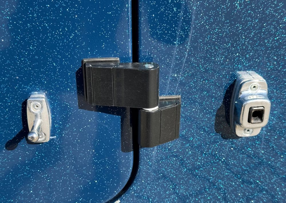 HUMBAUR Pegasus 2400 | siodlarnia, DMC 2400kg, przyczepa do przewozu 2 koni - Прицеп-коневоз: фото 4 HUMBAUR Pegasus 2400 | siodlarnia, DMC 2400kg, przyczepa do przewozu 2 koni - Прицеп-коневоз: фото 4