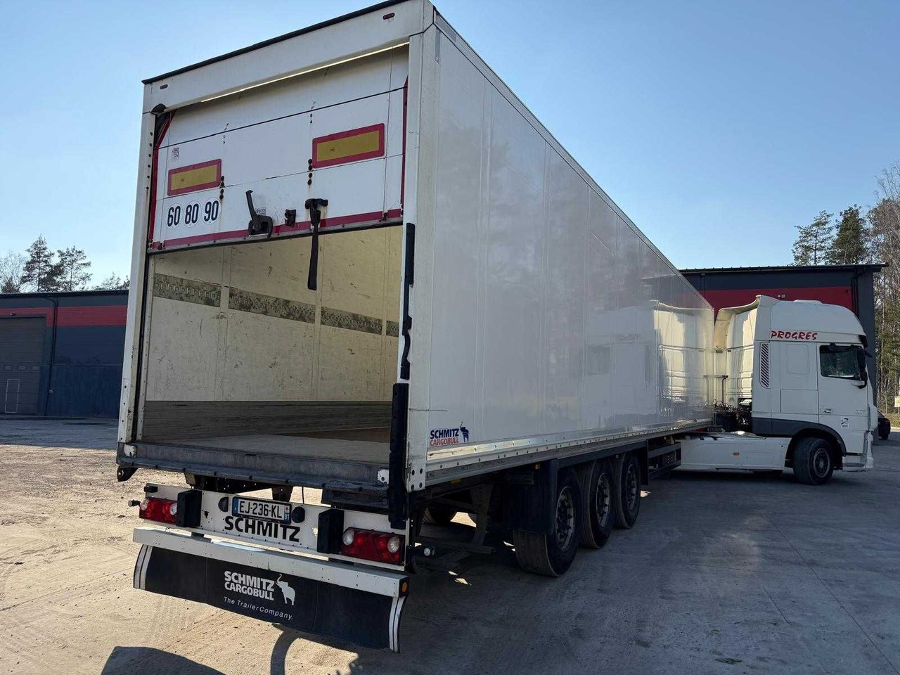 Schmitz Izoterma Kontener Box, 2017r, roleta , 481083 km , z Francji - Полуприцеп-фургон: фото 1 Schmitz Izoterma Kontener Box, 2017r, roleta , 481083 km , z Francji - Полуприцеп-фургон: фото 1