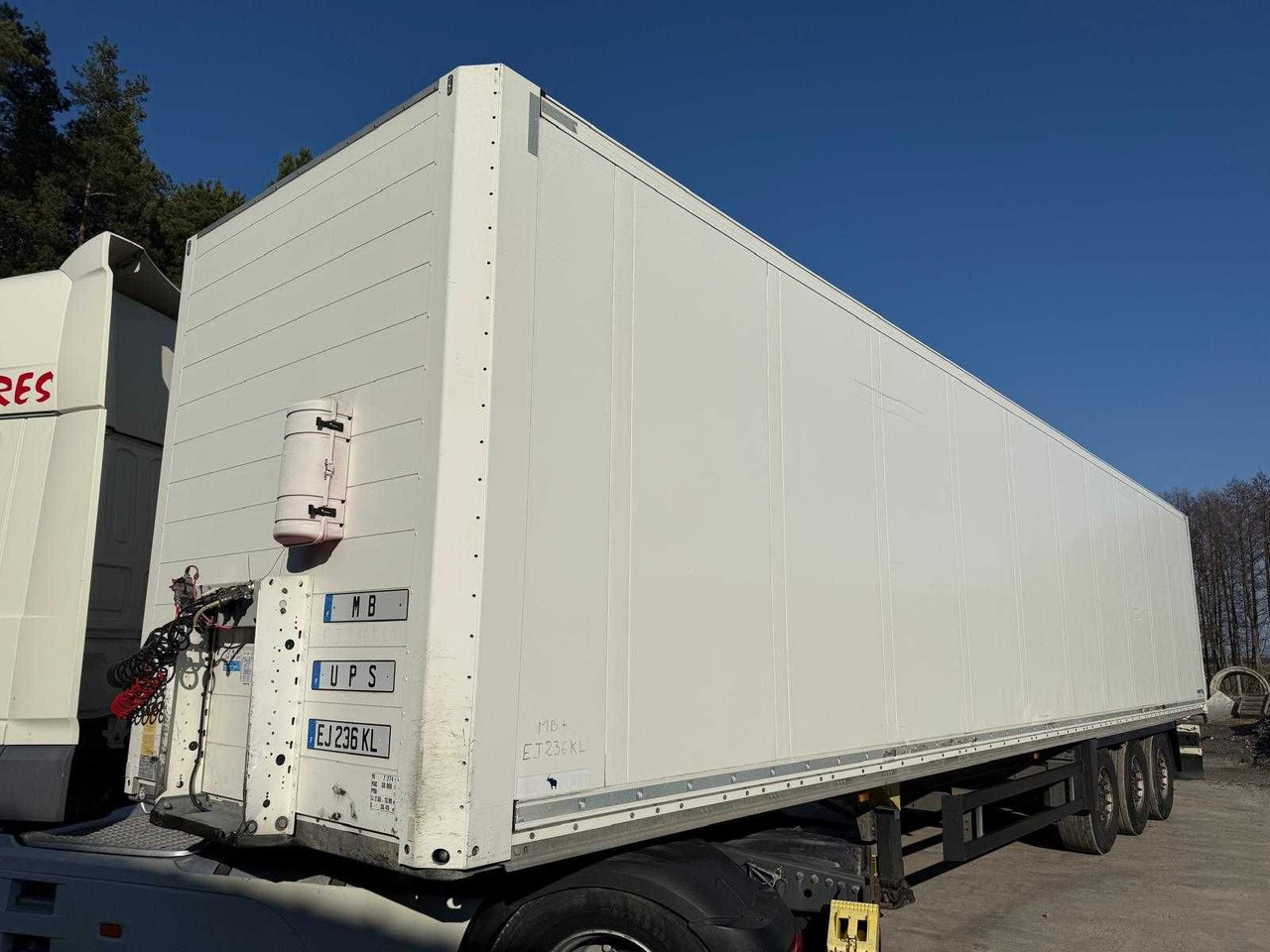 Schmitz Izoterma Kontener Box, 2017r, roleta , 481083 km , z Francji - Полуприцеп-фургон: фото 3 Schmitz Izoterma Kontener Box, 2017r, roleta , 481083 km , z Francji - Полуприцеп-фургон: фото 3