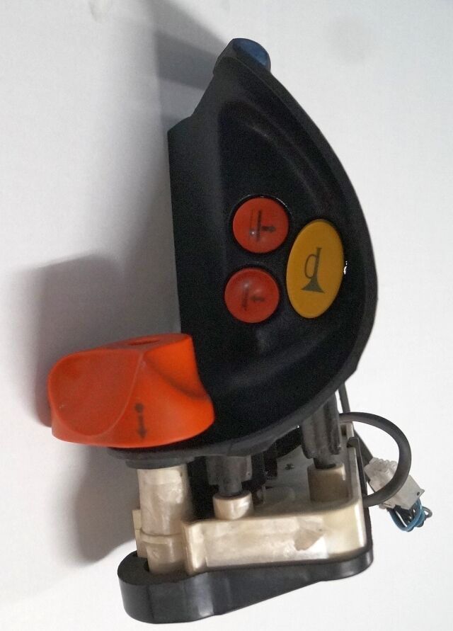 Linde 1443605100 | Rijschakelaar Control handle Control module - Электрическая система для Погрузочно-разгрузочной техники: фото 2 Linde 1443605100 | Rijschakelaar Control handle Control module - Электрическая система для Погрузочно-разгрузочной техники: фото 2