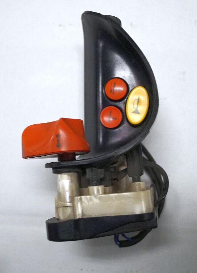 Linde 1443605100 | Rijschakelaar Control handle Control module - Электрическая система для Погрузочно-разгрузочной техники: фото 2 Linde 1443605100 | Rijschakelaar Control handle Control module - Электрическая система для Погрузочно-разгрузочной техники: фото 2