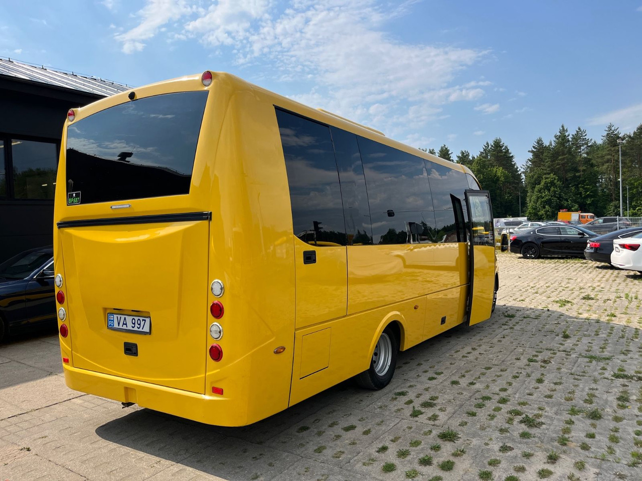 Iveco Rosero First / 24+1+1 / Telma/ EURO6 - Туристический автобус: фото 3 Iveco Rosero First / 24+1+1 / Telma/ EURO6 - Туристический автобус: фото 3