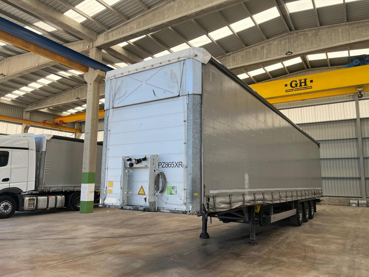 Schmitz Cargobull SCS24/L Varios - Тентованный полуприцеп: фото 1 Schmitz Cargobull SCS24/L Varios - Тентованный полуприцеп: фото 1