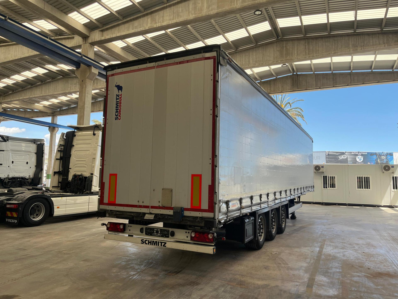Schmitz Cargobull SCS24/L Varios - Тентованный полуприцеп: фото 4 Schmitz Cargobull SCS24/L Varios - Тентованный полуприцеп: фото 4