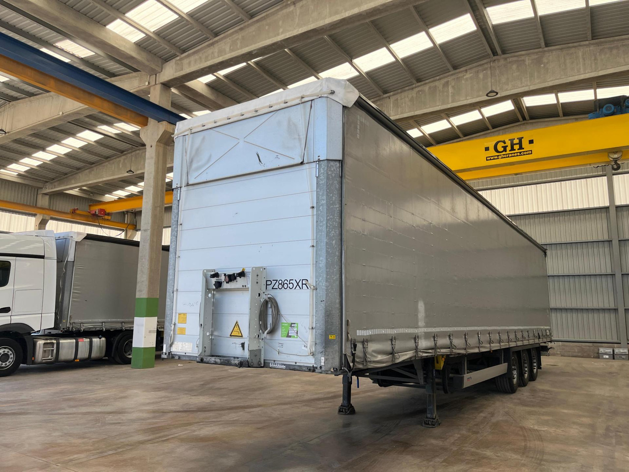 Schmitz Cargobull SCS24/L Varios - Тентованный полуприцеп: фото 2 Schmitz Cargobull SCS24/L Varios - Тентованный полуприцеп: фото 2