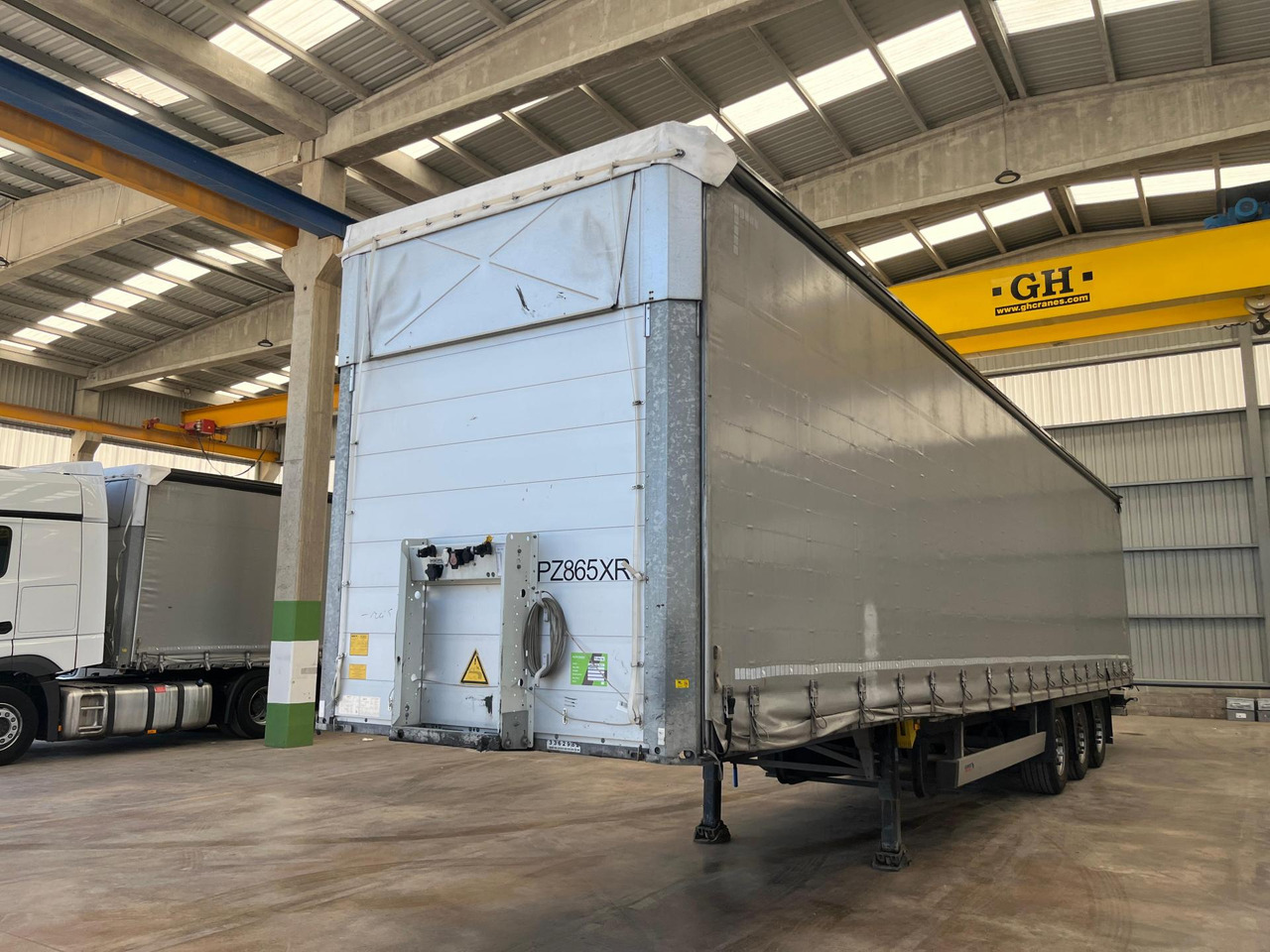 Schmitz Cargobull SCS24/L Varios - Тентованный полуприцеп: фото 1 Schmitz Cargobull SCS24/L Varios - Тентованный полуприцеп: фото 1