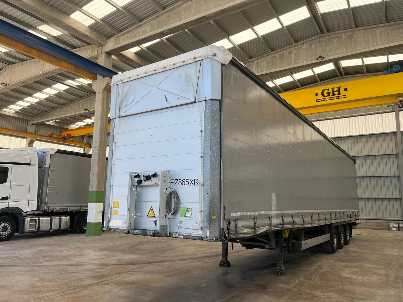 Schmitz Cargobull SCS24/L Varios - Тентованный полуприцеп: фото 1 Schmitz Cargobull SCS24/L Varios - Тентованный полуприцеп: фото 1