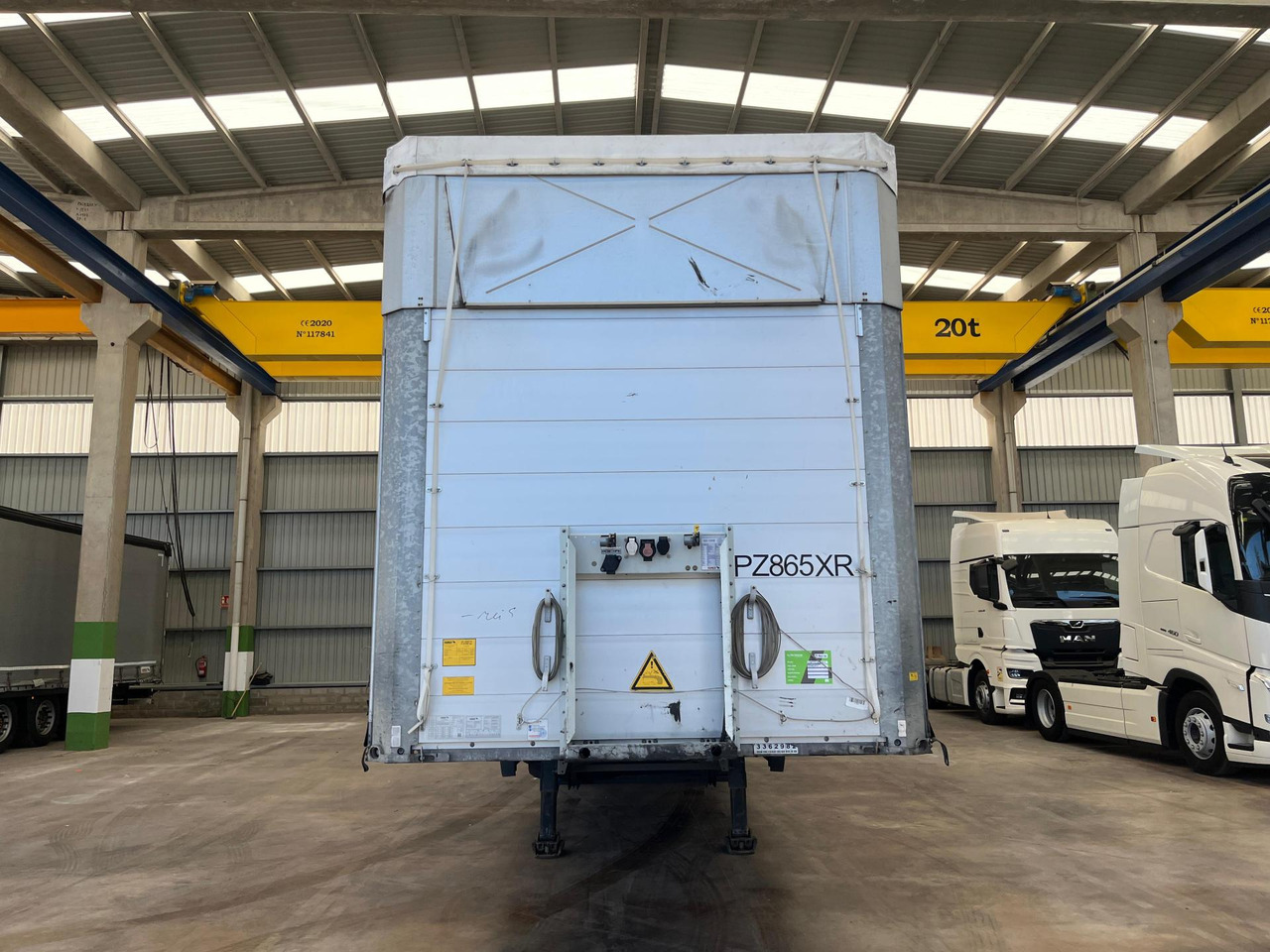 Schmitz Cargobull SCS24/L Varios - Тентованный полуприцеп: фото 2 Schmitz Cargobull SCS24/L Varios - Тентованный полуприцеп: фото 2