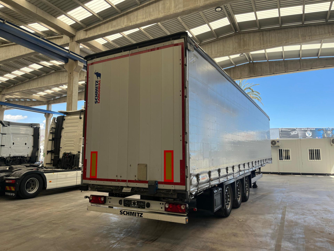 Schmitz Cargobull SCS24/L Varios - Тентованный полуприцеп: фото 4 Schmitz Cargobull SCS24/L Varios - Тентованный полуприцеп: фото 4