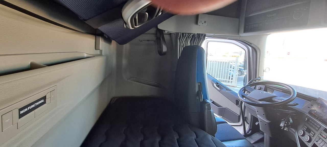 Тягач Volvo FH 460 Globetrotter XL Retarder: фото 11