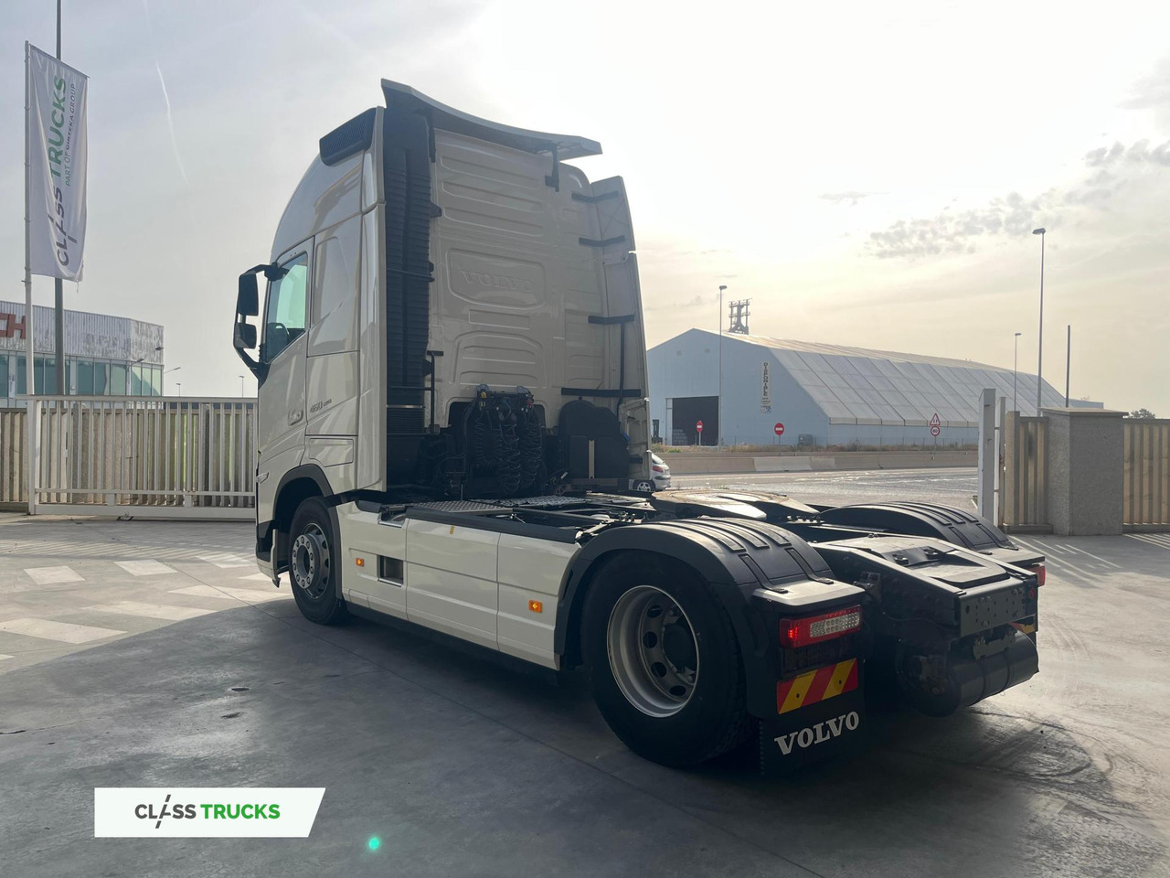 Volvo FH 460 Globetrotter XL i-Save Side Skirts - Тягач: фото 4 Volvo FH 460 Globetrotter XL i-Save Side Skirts - Тягач: фото 4