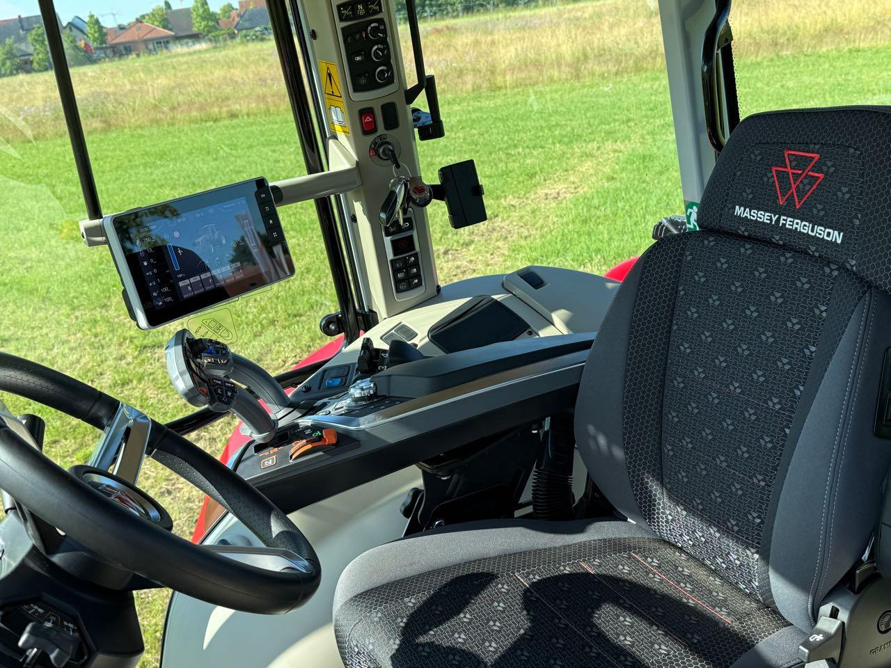 Massey Ferguson MF 6S.165 DYNA-VT - Трактор: фото 4 Massey Ferguson MF 6S.165 DYNA-VT - Трактор: фото 4