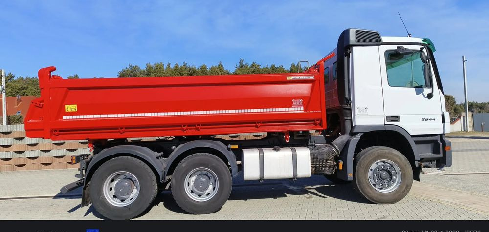 Mercedes-Benz Mercedes-Benz Actros 2644 K/ 6x4 / Meiller Retarder /Wywrotka/Euro 3 - Самосвал: фото 3 Mercedes-Benz Mercedes-Benz Actros 2644 K/ 6x4 / Meiller Retarder /Wywrotka/Euro 3 - Самосвал: фото 3