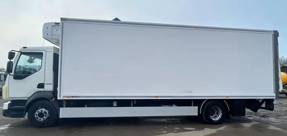 Volvo FL 250 | Chłodnia Carrier Supra -30°C | Hydrauliczna platforma załadunkowa | ogrzewanie postojowe | 187 654 km | Automatyczna skrzynia | Euro 6 |4x2 - Рефрижератор: фото 3 Volvo FL 250 | Chłodnia Carrier Supra -30°C | Hydrauliczna platforma załadunkowa | ogrzewanie postojowe | 187 654 km | Automatyczna skrzynia | Euro 6 |4x2 - Рефрижератор: фото 3